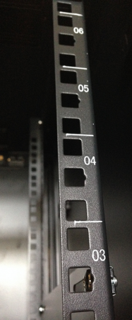 12U 19″ Gabinete de Rack en Pared de Profundidad 24″ SRW 12.600 photo