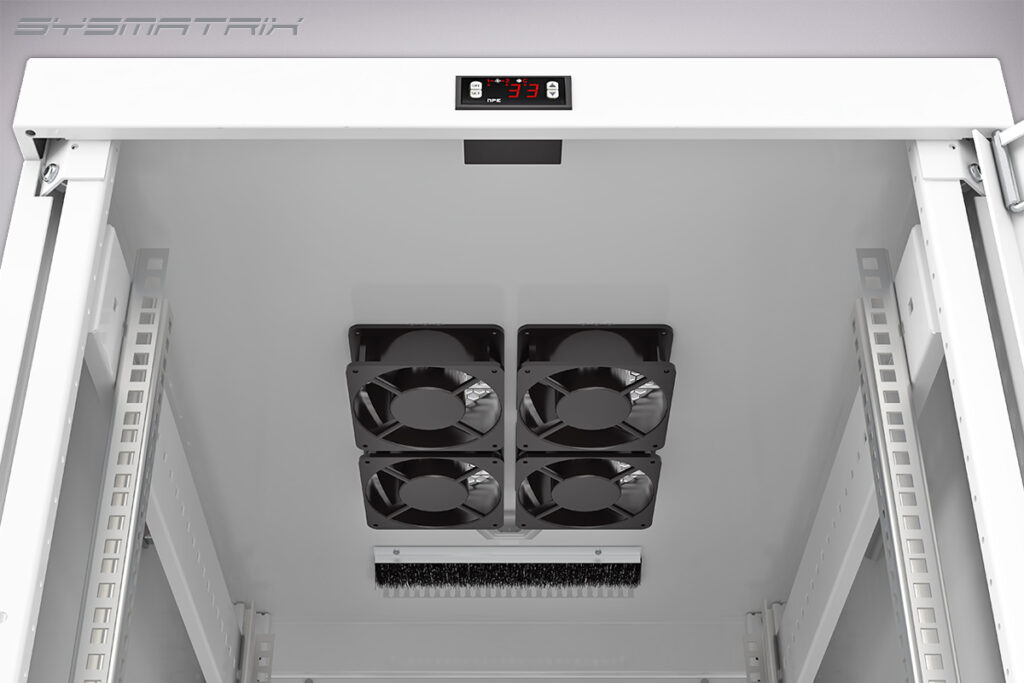 Brush strip panel in single rack cabinet